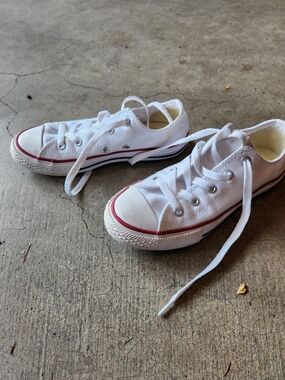 Converse White Kids Chucks Low-Top Canvas- Red and Blue Trim